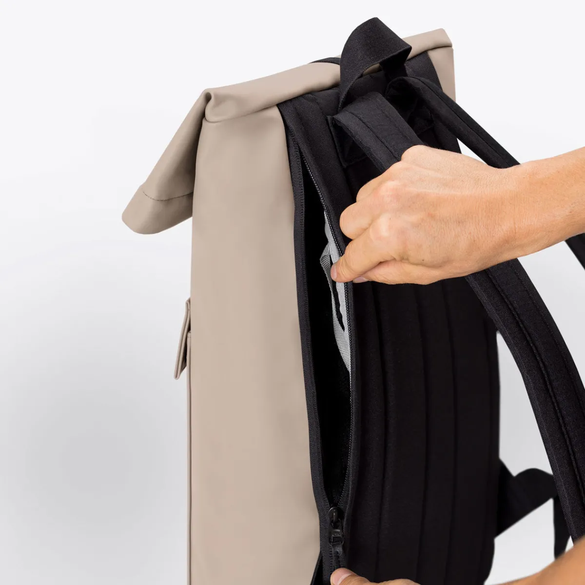 Lotus Infinity Series | Jannik Medium | Ucon Acrobatics Jannik Medium Backpack Sand
