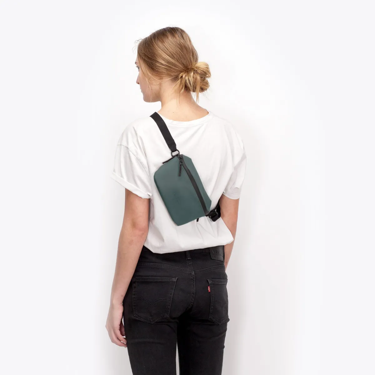 Lotus Infinity Series | Jona Medium | Ucon Acrobatics Jona Medium Bag PineGreen