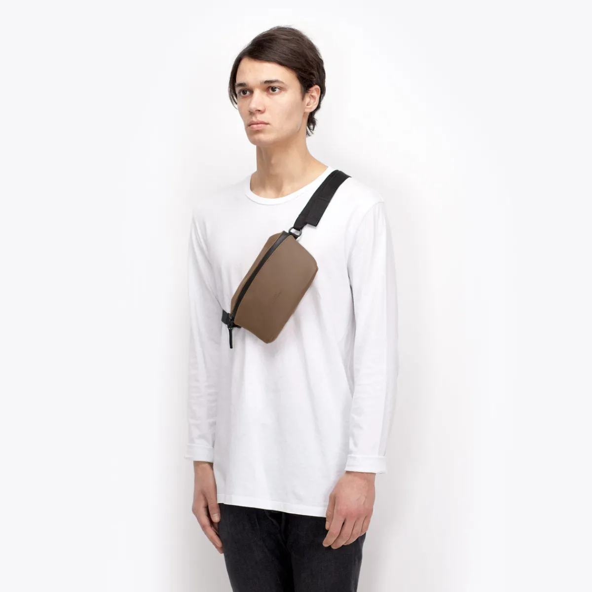 Lotus Infinity Series | Jona Medium | Ucon Acrobatics Jona Medium Bag Chestnut
