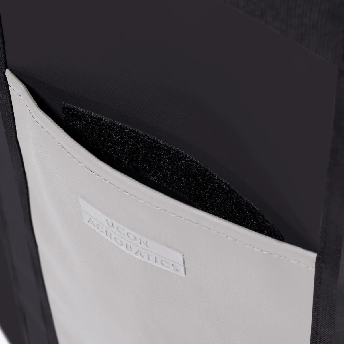 Aloe Series | Ucon Acrobatics Ruben Medium Bag Black-Grey