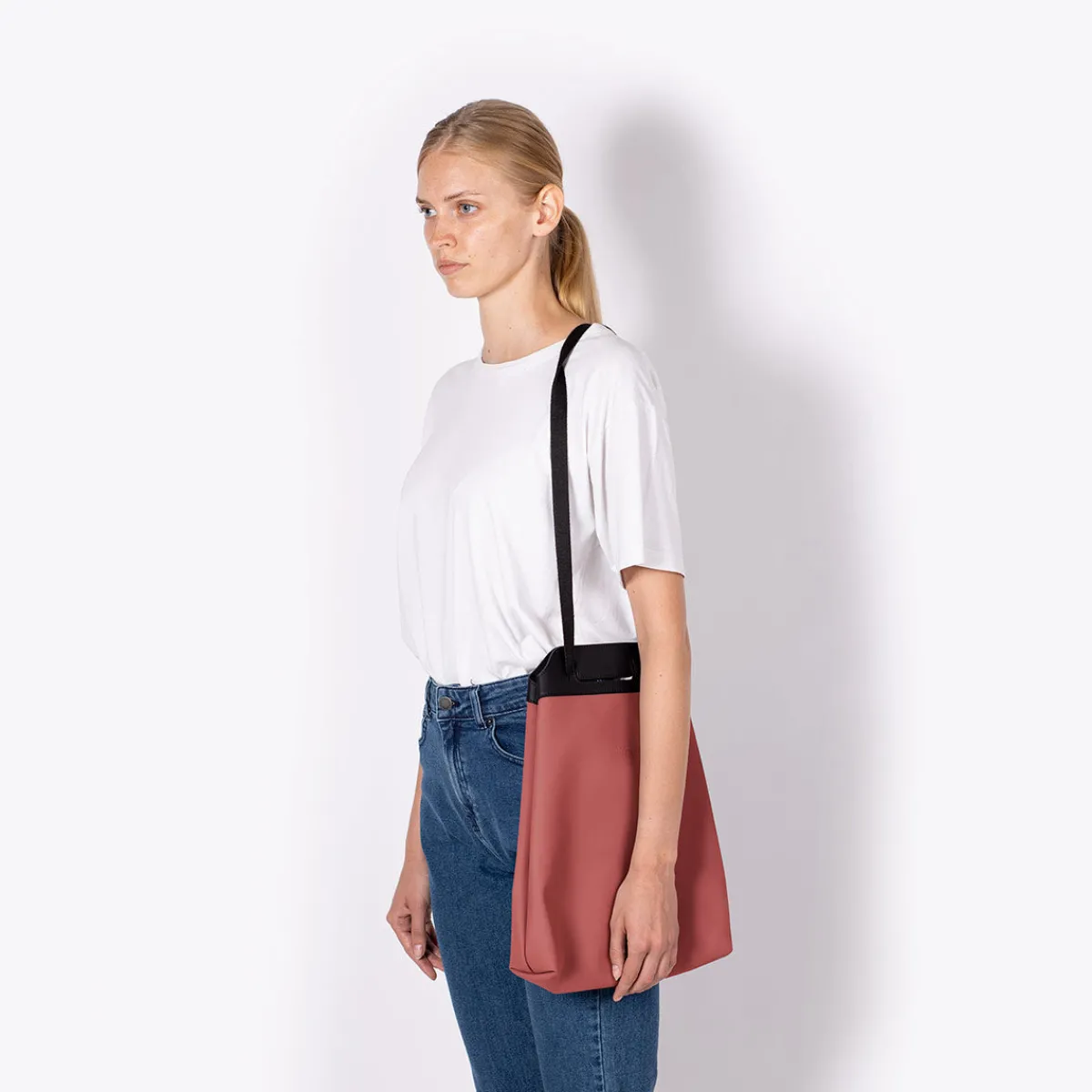 Lotus Series | Umhängetaschen | Ucon Acrobatics Una Bag Hibiscus